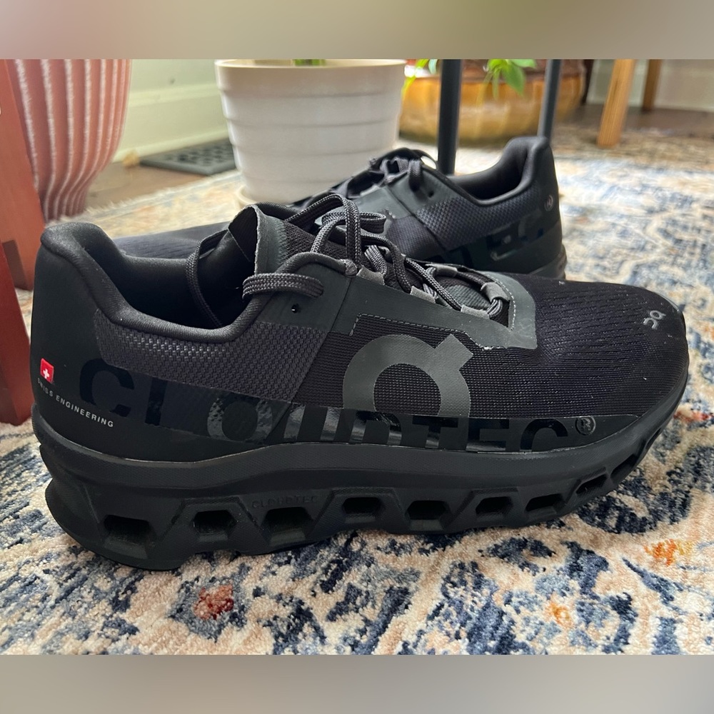 On Cloud Running Men’s Cloudmonster